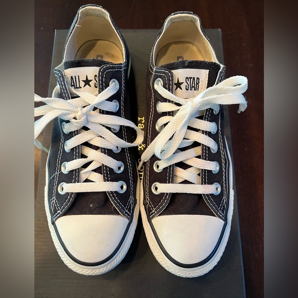 Converse Chuck Tayloe All Star Women's Black Canvas Sneakers - Picture 1 of 8